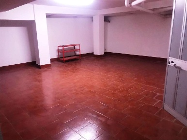 Foto Box in via dei garofani, Diano Marina Centro di 38 m² con 1 locali