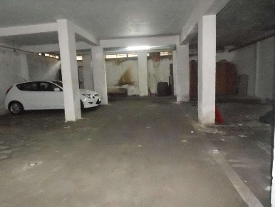 Foto Box in Viale Margherita, Mondragone di 300 m² con 1 locali in vendita