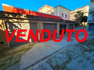 Foto Box in Via dei garofani 23, Diano Marina Centro di 16 m² con 1 locali