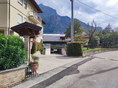 Foto Box in via Roveschialles, Pont-Saint-Martin Centro di 15 m² in vendita