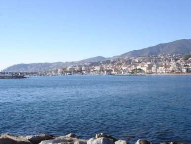 Foto Box in VIA FLESIA, Sanremo Foce - Semeria di 13 m² con 1 locali