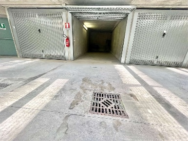 Foto Box in Via matteotti, Barzanò Centro di 18 m² con 1 locali in vendita