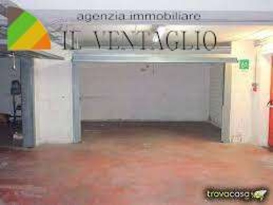 Foto Box a Fiorano Modenese di 25 m² con 1 locali in vendita