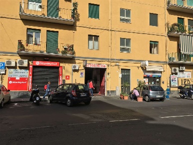 Foto Box in via lavaggi 7, Catania Cibali di 1150 m² in vendita