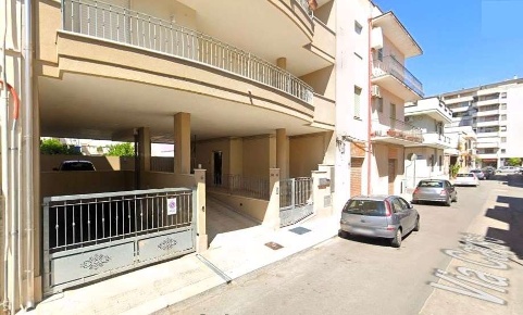 Foto Box in Via Carso 23, Brindisi in vendita