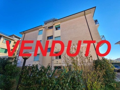 Foto Box in via cesare battisti, Diano Marina Centro di 38 m² con 1 locali