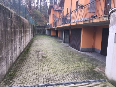 Foto Box in via sempione, Vergiate in vendita
