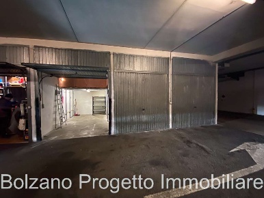 Foto Box in Via Resia, Bolzano Don Bosco - Firmiano di 14 m² con 1 locali
