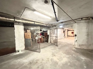 Foto Box in Via 25 Aprile, Monfalcone Centro di 25 m² con 1 locali