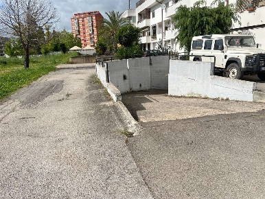 Foto Box in VIA MAGENTA, Latina Nicolosi di 40 m² con 1 locali in vendita