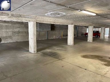 Foto Box in Via Leopardi, Erba Centro di 12 m² con 1 locali in vendita