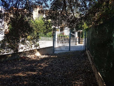 Foto Box in Via Delle Ginestre, Ascea Centro di 165 m² con 1 locali