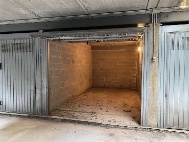 Foto Box in Via Risorgimento, Lecco Caleotto di 15 m² con 1 locali