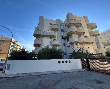 Foto Box in Viale Belgio 60, Brindisi in vendita