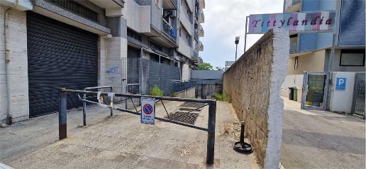 Foto Box in Via Fringuello 5, Triggiano di 400 m² con 1 locali in vendita