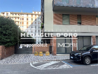 Foto Box in via Archirola  25, Modena Sant'Agnese - Università di 150 m²