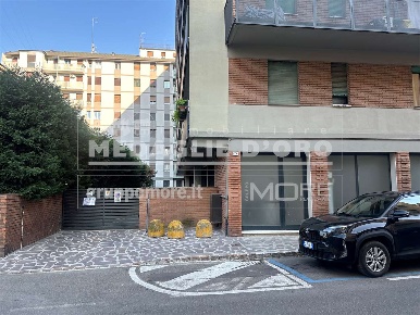 Foto Box in via Archirola  25, Modena Sant'Agnese - Università di 150 m²
