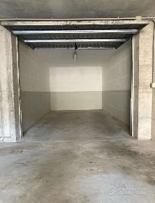 Foto Box in Via Sales, Clusone in vendita