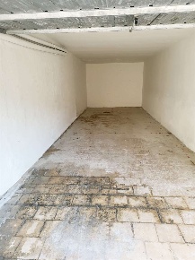 Foto Box a Prato di 37 m² con 1 locali in vendita