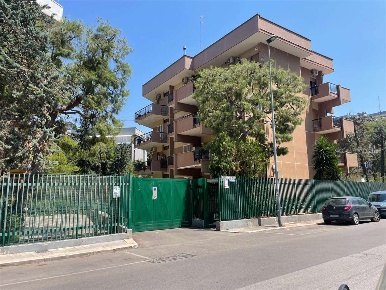 Foto Box in Via Saverio Lioce  80, Bari Poggiofranco di 49 m² con 1 locali