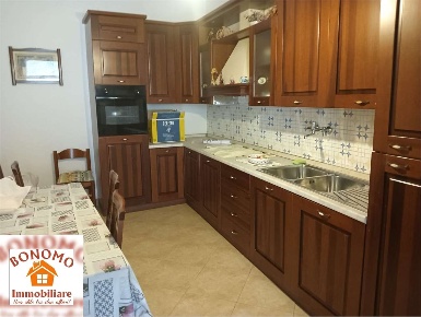 Foto Box a Marsala di 130 m² con 5 locali in vendita