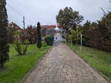 Foto Garage a Viareggio Terminetto - Migliarina di 152 m² con 7 locali