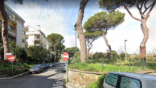 Foto Box in Via Valdagno, Roma di 2500 m² con 2 locali in vendita