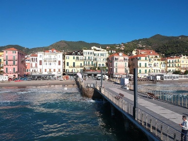 Foto Box a Alassio di 30 m² con 1 locali in vendita