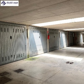 Foto Box in VIA BANDIERA, Seregno Umberto I - Garibaldi di 30 m² in vendita