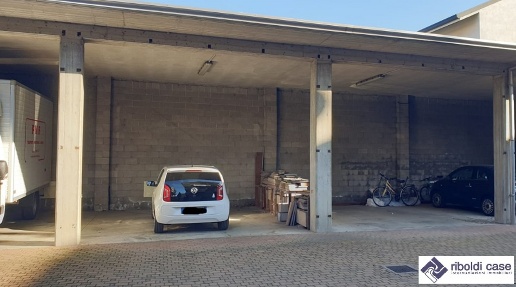Foto Box in VIA TRIESTE, Limbiate Centro di 22 m² con 1 locali in vendita