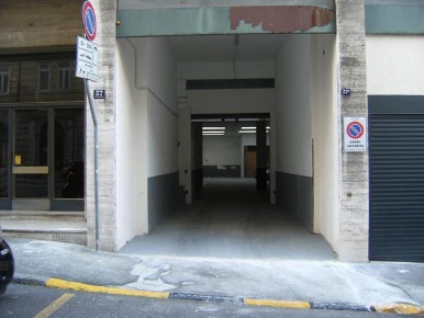 Foto Box a Trieste Largo Barriera - Ospedale Maggiore di 16 m² in affitto