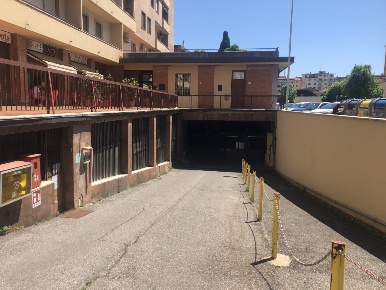 Foto Box in via Valdichiana, Firenze Novoli di 13 m² con 1 locali