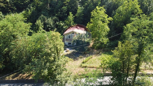 Foto Garage in localitÃ  crocette, Gallicano di 210 m² con 6 locali
