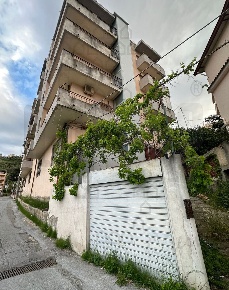 Foto Garage in Camaro, Messina Bisconte - San Luigi di 100 m² con 1 locali