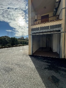 Foto Garage a Messina Faro Superiore - Sperone di 50 m² con 1 locali