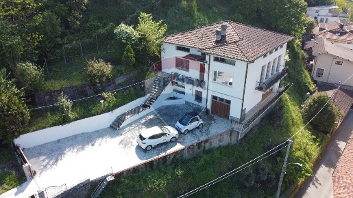 Foto Garage in Via del Soccorso, Coreglia Antelminelli di 205 m² in vendita