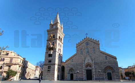 Foto Garage in Piazza Duomo, Messina Centro Storico di 25 m² con 1 locali