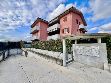Foto Box in Via Don Luigi Sturzo 45, Mozzate in vendita