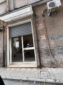Foto Box a Battipaglia Centro di 30 m² con 1 locali in affitto