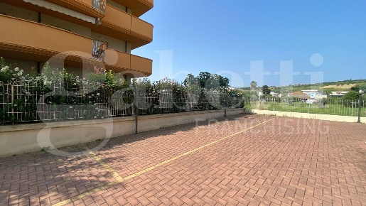 Foto Box in Via Carlo Goldoni 16, Tortoreto in vendita