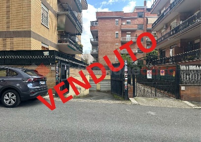 Foto Box in Via dei della Bitta 15, Roma in vendita