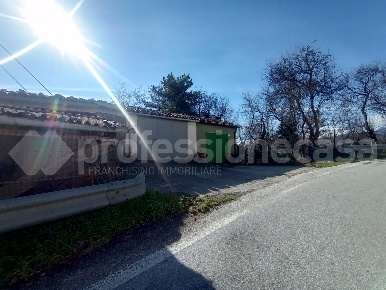 Foto Box in Via Pietransieri 15/E, Ateleta di 80 m² in vendita