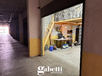 Foto Box in Luciani, Vitulazio di 24 m² in vendita