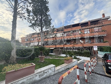Foto Box in Viale della Repubblica 126, Marino in vendita