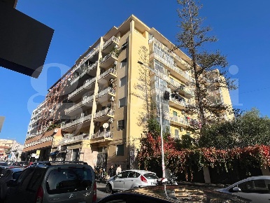 Foto Box in Via Duca Degli Abruzzi 50, Catania Picanello di 660 m²