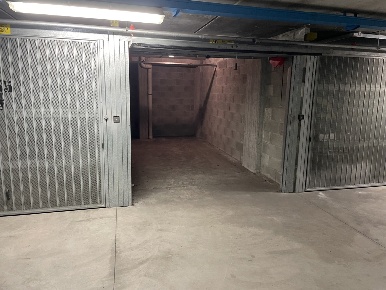 Foto Box in Viale Dalmazia 2, Lodi Centro Storico di 13 m² in vendita