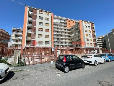 Foto Box in Via Agostino dei Cosmi 3, Catania Cibali di 1550 m² in vendita