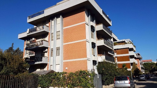 Foto Box in Via Imperiale 13, Foggia in vendita