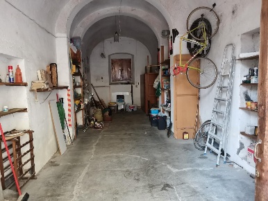 Foto Box a Poggibonsi Centro di 40 m² con 1 locali in vendita