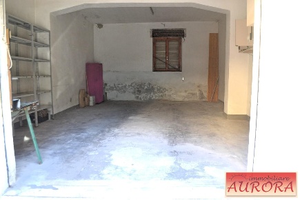 Foto Box a Poggibonsi Centro di 46 m² con 1 locali in vendita